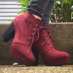 BRAND NEW CAMBRIDGE  SELECT BLOCK HEEL LACE UP  BOOT